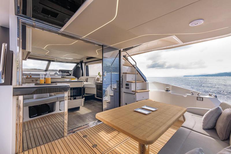 Book yachts online - motorboat - Absolute 47 Fly - Riaz-Tahia - rent