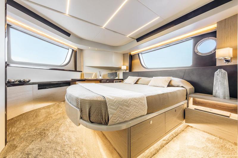 Book yachts online - motorboat - Absolute 47 Fly - Riaz-Tahia - rent