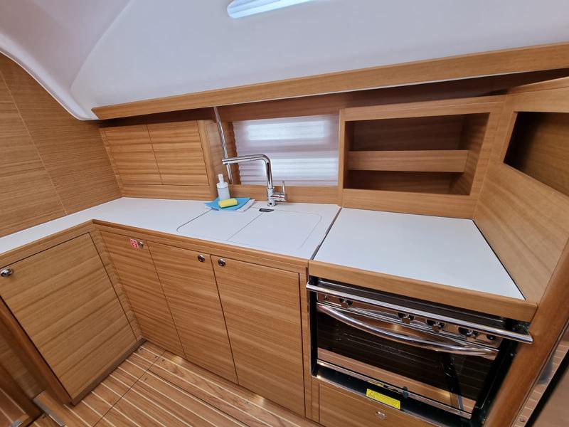Book yachts online - sailboat - Elan Impression 45.1 - LINEA UNO with A/C - rent