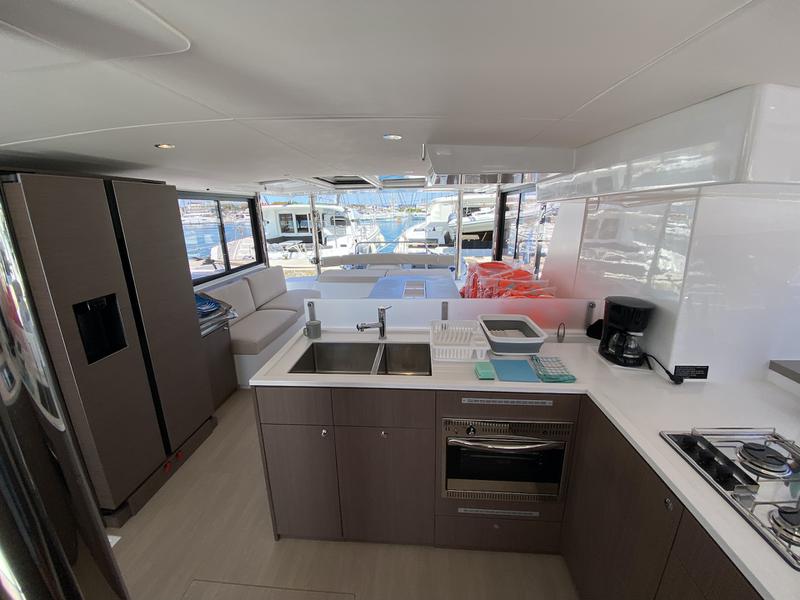 Book yachts online - catamaran - Bali 4.6 - Acrux - rent