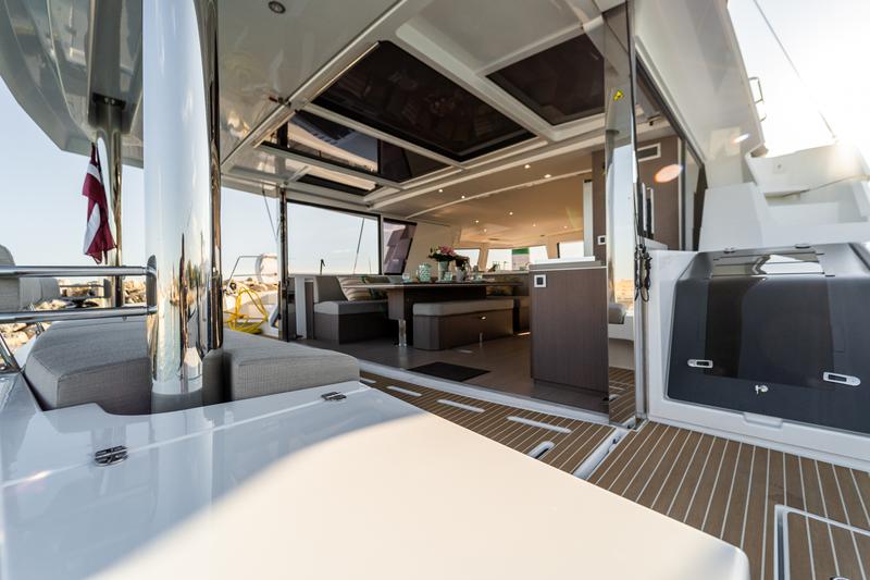 Book yachts online - catamaran - Bali 5.4. - Signature Concept - rent