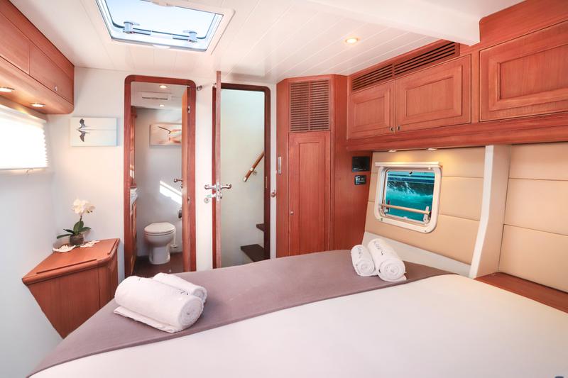 Book yachts online - catamaran - Open Ocean 740Performance - Skimmer - rent