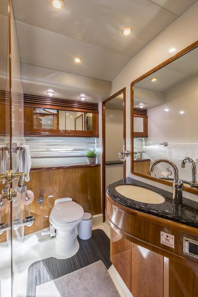 Book yachts online - motorboat - Sunseeker 84 - Skywater - rent