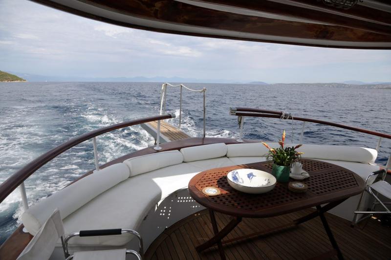 Book yachts online - motorboat - Motoryacht - Kallista - rent