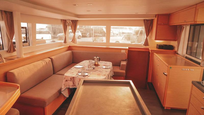 Book yachts online - catamaran - Lagoon 450 - Mia - rent