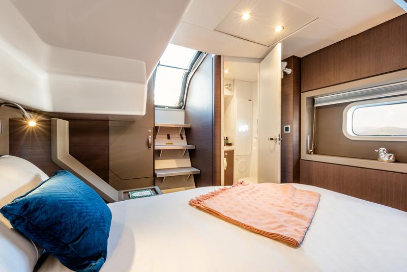 Book yachts online - catamaran - Bali 4.6 (Gen+A/C+WM)** - Moderna - rent