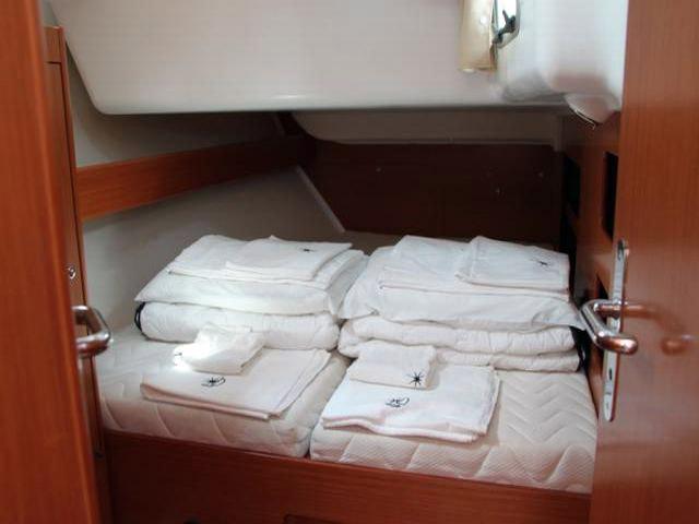 Book yachts online - sailboat - Cyclades 50.5 - KRISTINA II - rent