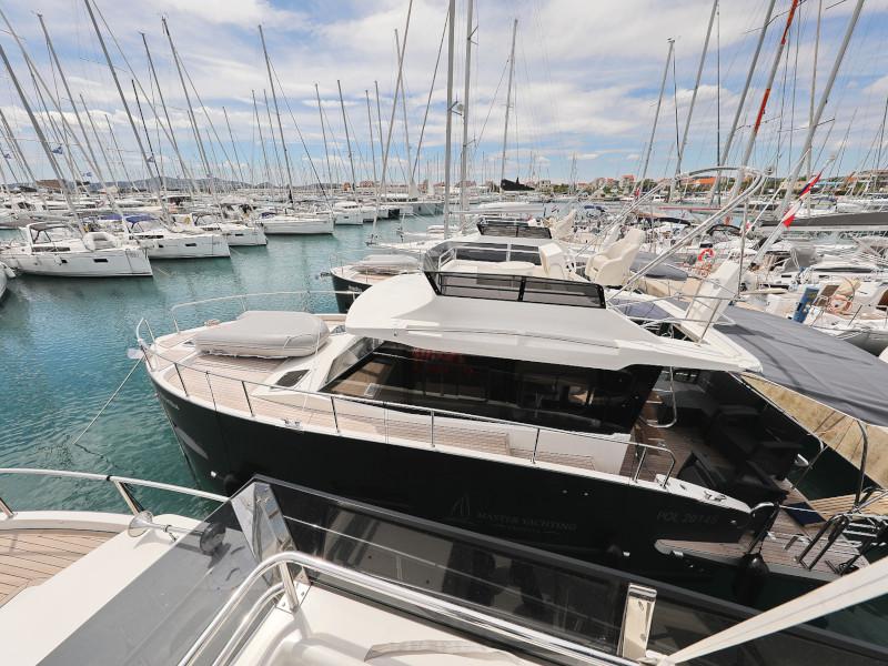 Book yachts online - motorboat - Futura 40 Grand Horizon - VESPUCCI - rent