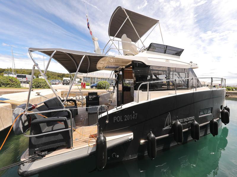 Book yachts online - motorboat - Futura 40 Grand Horizon - VESPUCCI - rent