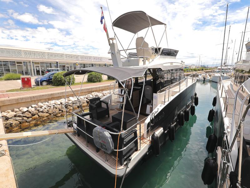Book yachts online - motorboat - Futura 40 Grand Horizon - X COLUMBUS - rent