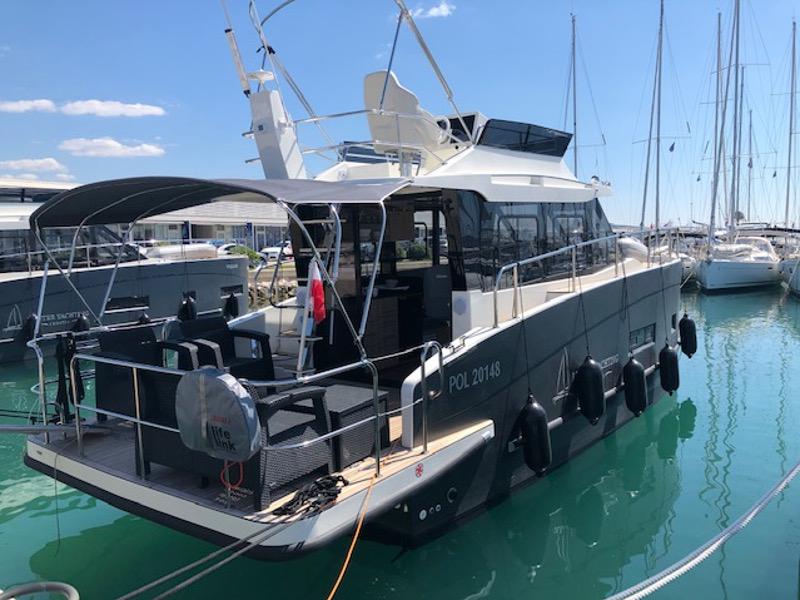 Book yachts online - motorboat - Futura 40 Grand Horizon - X COLUMBUS - rent