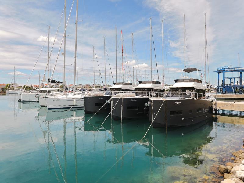 Book yachts online - motorboat - Futura 40 Grand Horizon - X MAGELLAN - rent