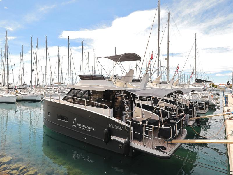 Book yachts online - motorboat - Futura 40 Grand Horizon - X MAGELLAN - rent