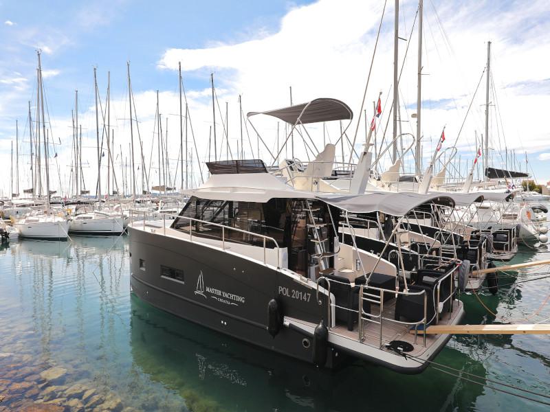 Book yachts online - motorboat - Futura 40 Grand Horizon - X MAGELLAN - rent