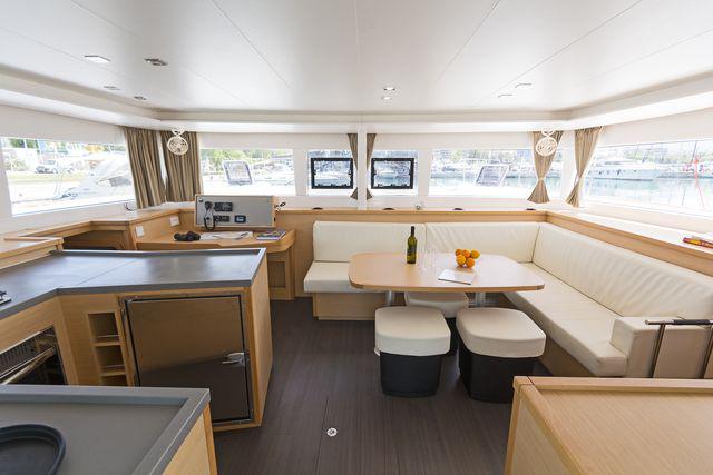 Book yachts online - catamaran - Lagoon 450  Fly A/C &amp; GEN &amp; WM - ANNA TESSA - rent