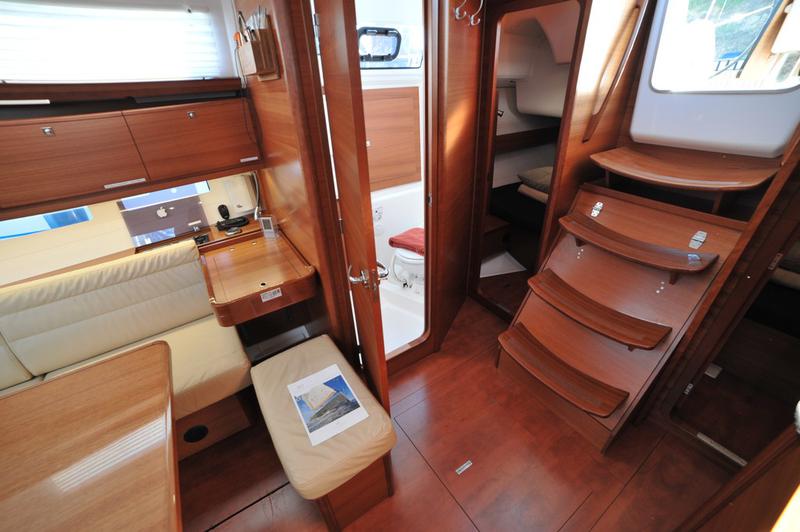 Book yachts online - sailboat - Dufour 382 Grand Large - Andreana - rent