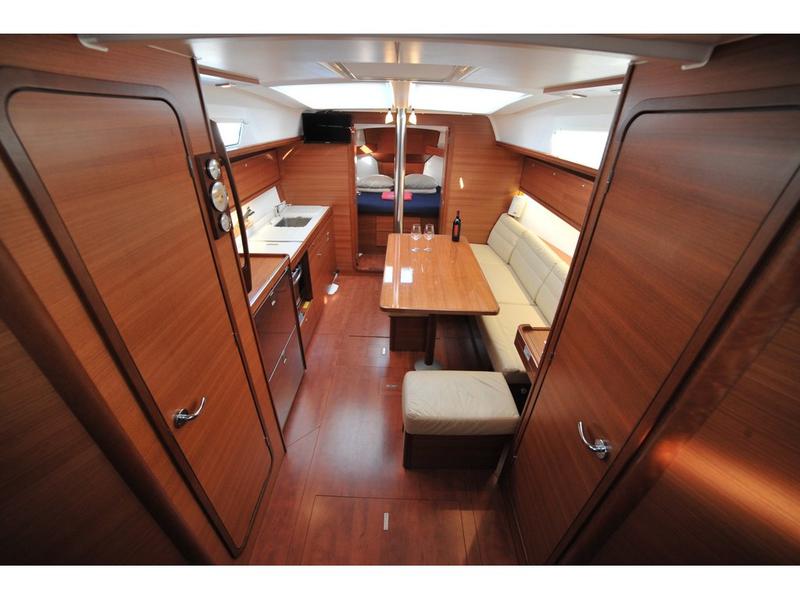 Book yachts online - sailboat - Dufour 382 Grand Large - Andreana - rent