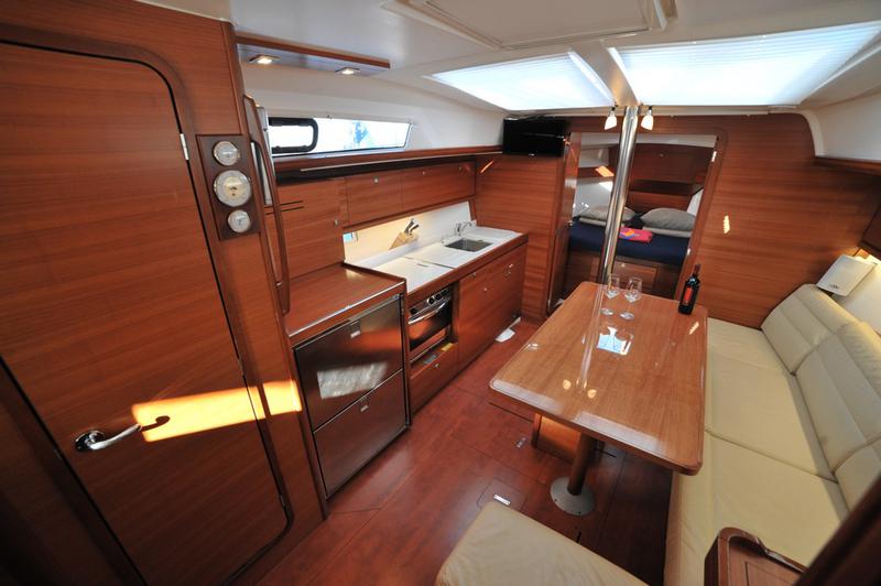 Book yachts online - sailboat - Dufour 382 Grand Large - Andreana - rent
