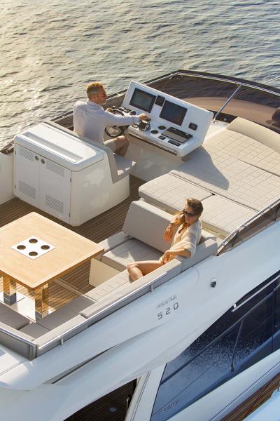 Book yachts online - motorboat - Prestige 520 Flybridge - ZAFE - rent