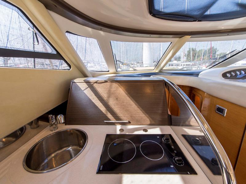 Book yachts online - motorboat - Cranchi Atlantique 50 - Danae Fantasea - rent