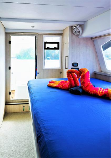Book yachts online - catamaran - Leopard 58 Skippered - Between BE [S] - rent