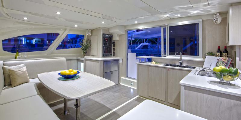 Book yachts online - catamaran - Moorings 4400 - Moorings 4400 (2016) - rent