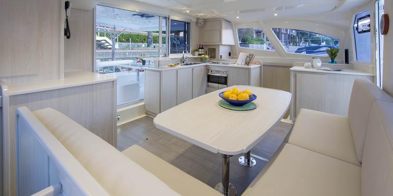 Book yachts online - catamaran - Moorings 4400 - Moorings 4400 (2016) - rent