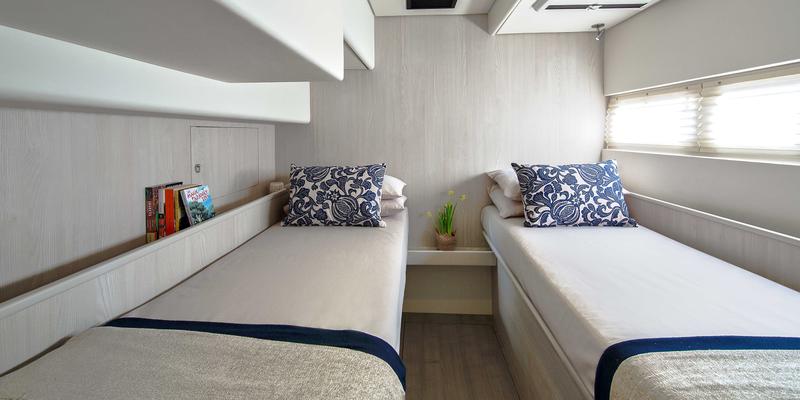 Book yachts online - catamaran - Moorings 5800 - Moorings 5800 (2016) - rent
