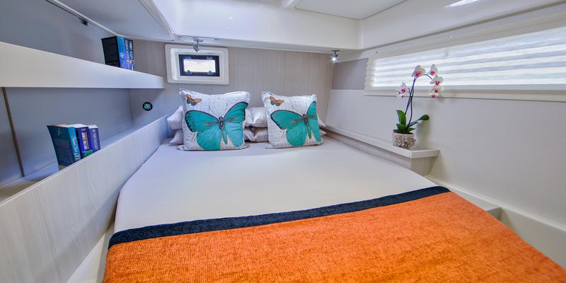 Book yachts online - catamaran - Moorings 4800 - Moorings 4800 (2016) - rent