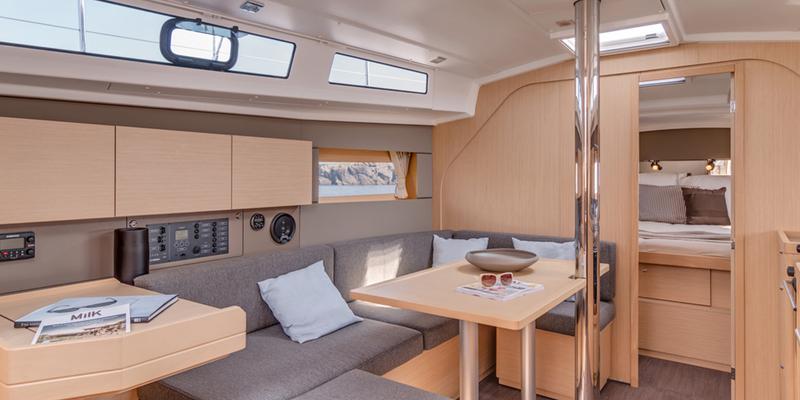 Book yachts online - sailboat - Moorings 382 - Moorings 382 (2016) - rent