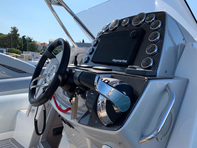 Book yachts online - motorboat - Sacs Strider 11 FB - Bomber 44 - rent