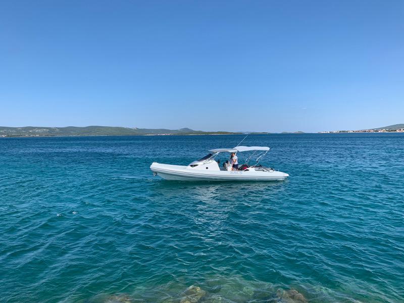 Book yachts online - motorboat - Sacs Strider 11 FB - Bomber 44 - rent