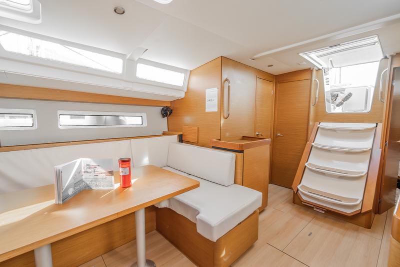 Book yachts online - sailboat - Sun Odyssey 490 (10) - ADEMARE - rent