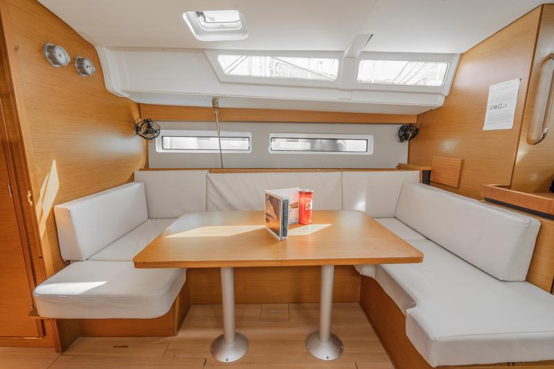 Book yachts online - sailboat - Sun Odyssey 490 (10) - ADEMARE - rent