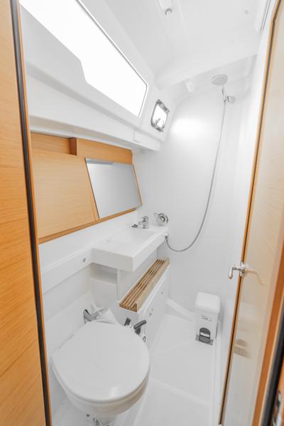 Book yachts online - sailboat - Sun Odyssey 490 (10) - ADEMARE - rent
