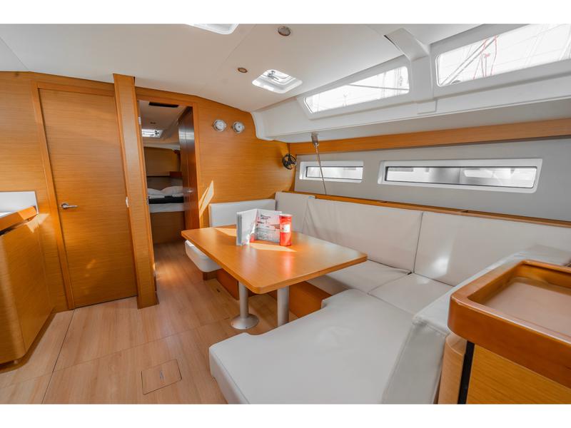 Book yachts online - sailboat - Sun Odyssey 490 (10) - ADEMARE - rent