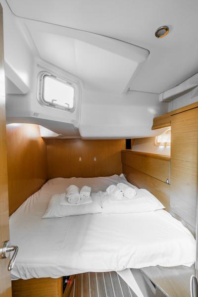 Book yachts online - sailboat - Jeanneau 53 (5 cabs) - PEARL - rent