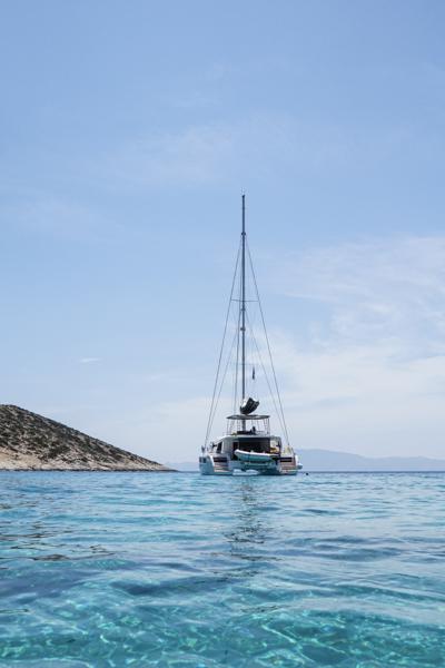 Book yachts online - catamaran - Lagoon 50 (5 cabs) Skippered - ADIAMO - rent