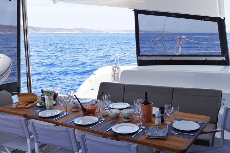 Book yachts online - catamaran - Lagoon 50 (5 cabs) Skippered - ADIAMO - rent