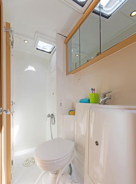 Book yachts online - catamaran - Lagoon 421 - Enjoy - rent