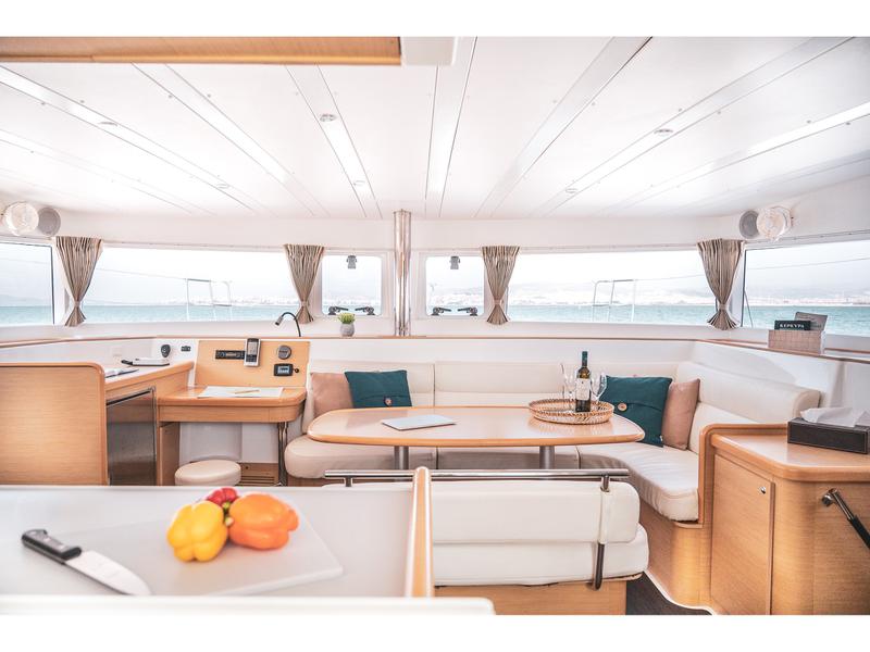 Book yachts online - catamaran - Lagoon 421 - Enjoy - rent