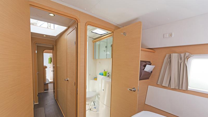 Book yachts online - catamaran - Lagoon 421 - Enjoy - rent
