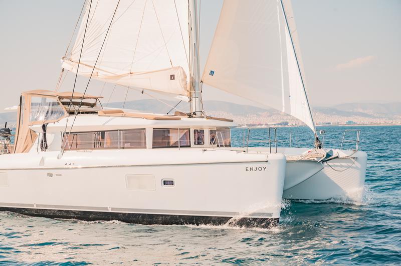 Book yachts online - catamaran - Lagoon 421 - Enjoy - rent