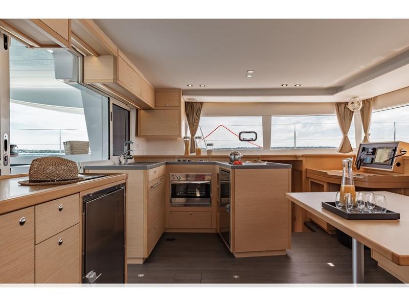 Book yachts online - catamaran - Lagoon 450  Flybridge - Arp - rent