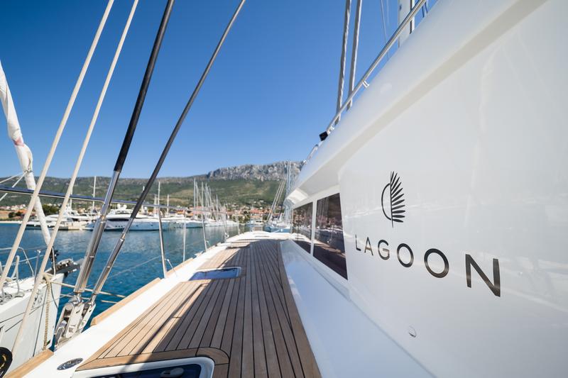 Book yachts online - catamaran - Lagoon 620 - TWIN - rent