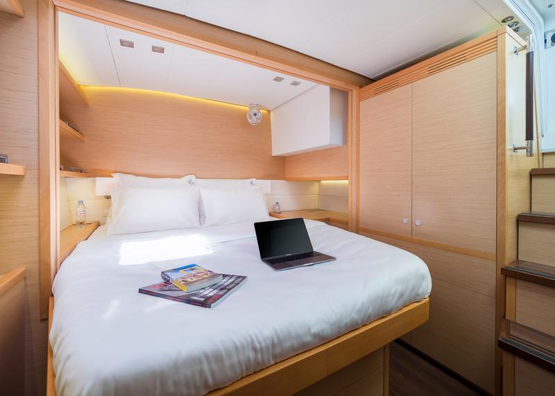 Book yachts online - catamaran - Lagoon 560 - ARCTIC QUEEN - rent
