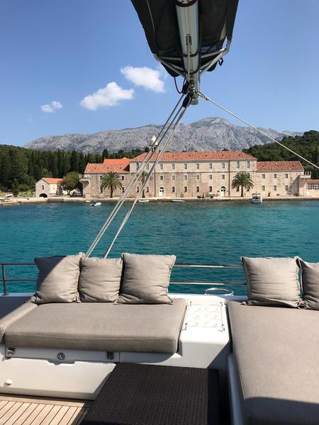 Book yachts online - catamaran - Lagoon 560 - ARCTIC QUEEN - rent