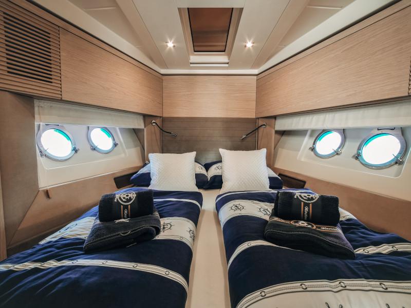 Book yachts online - motorboat - Monte Carlo 5 - Blizzard - rent