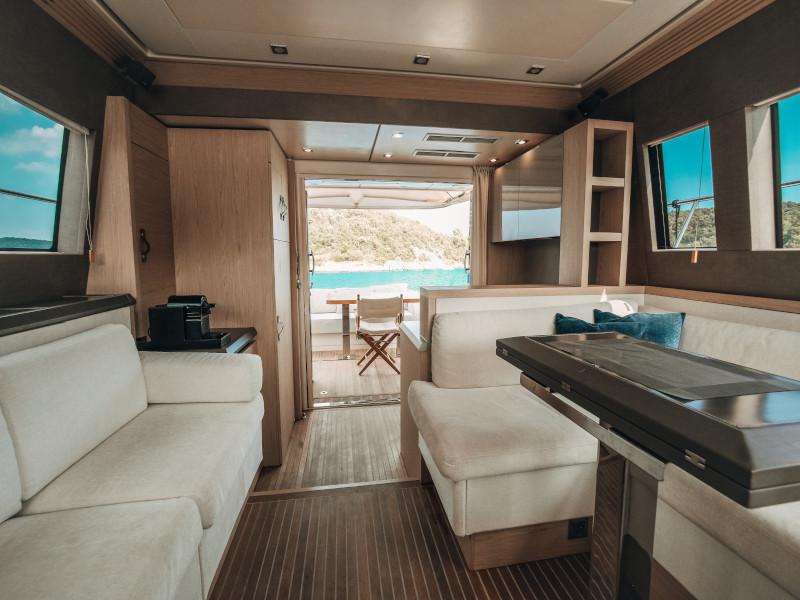 Book yachts online - motorboat - Monte Carlo 5 - Blizzard - rent