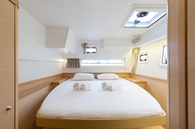 Book yachts online - catamaran - Lagoon 42 - Barchetta II - rent